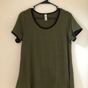 2/$15 Lularoe Classic T